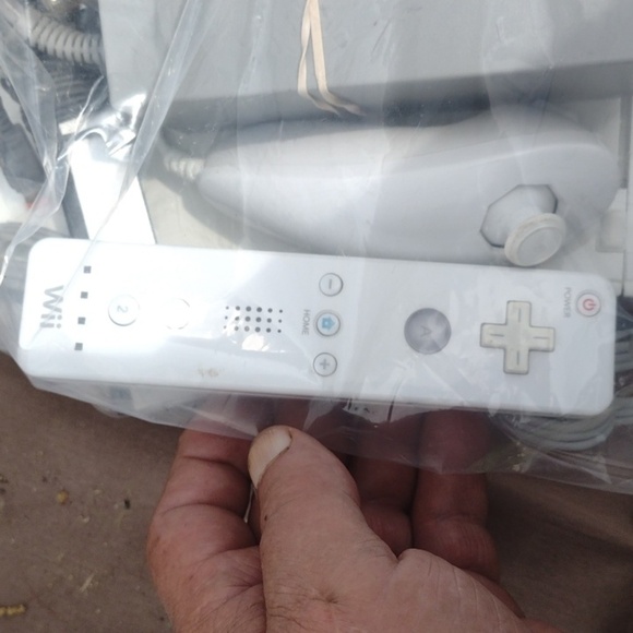 Wii White Gaming Accessories Bundle - Picture 4 of 4